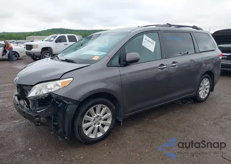 2014 Toyota Sienna Xle 7 Passenger z USA, uszkodzony, nr VIN 5TDDK3DC2ES083680